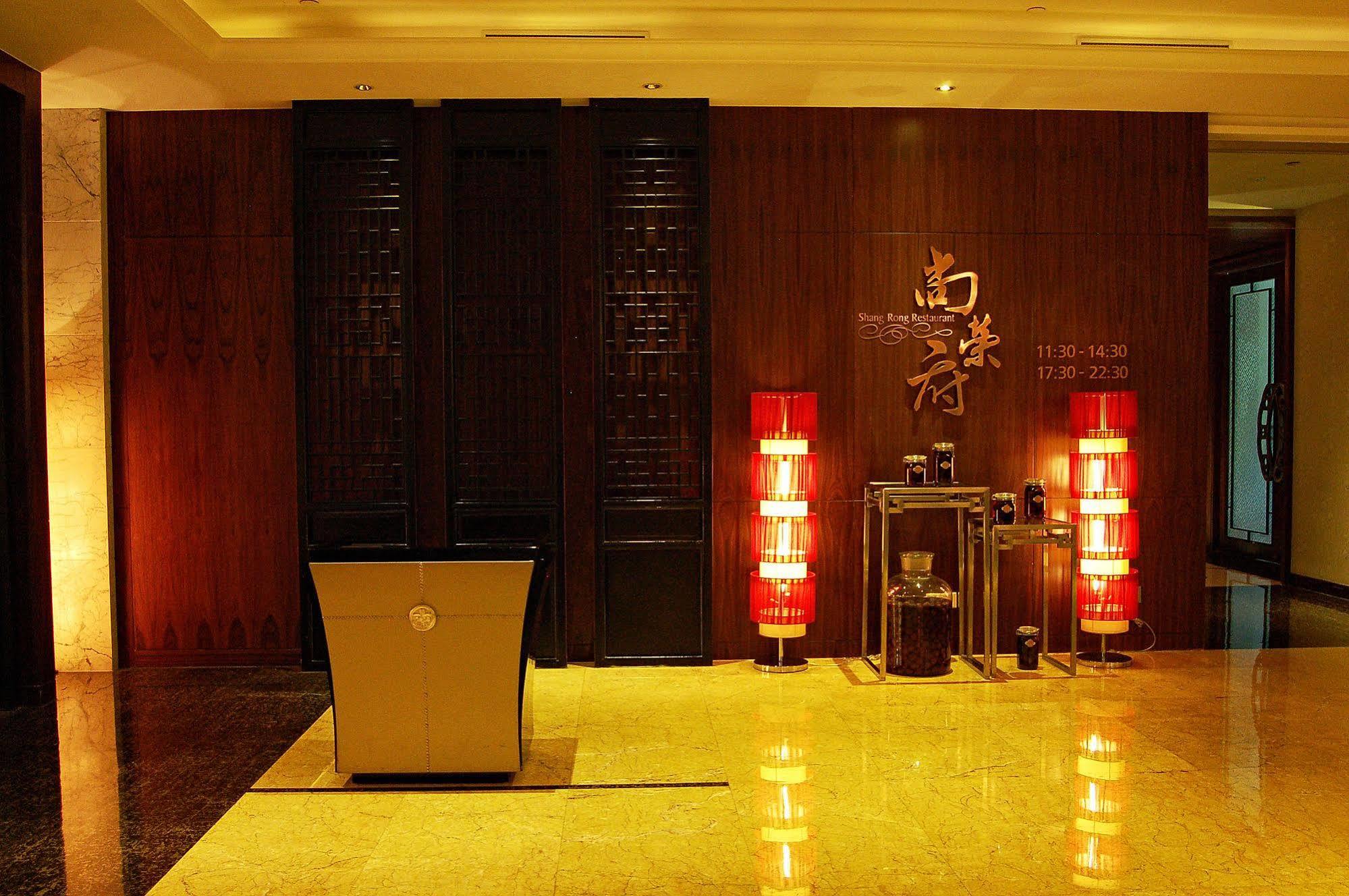 Wyndham Grand Plaza Royale Oriental Shanghai Bagian luar foto